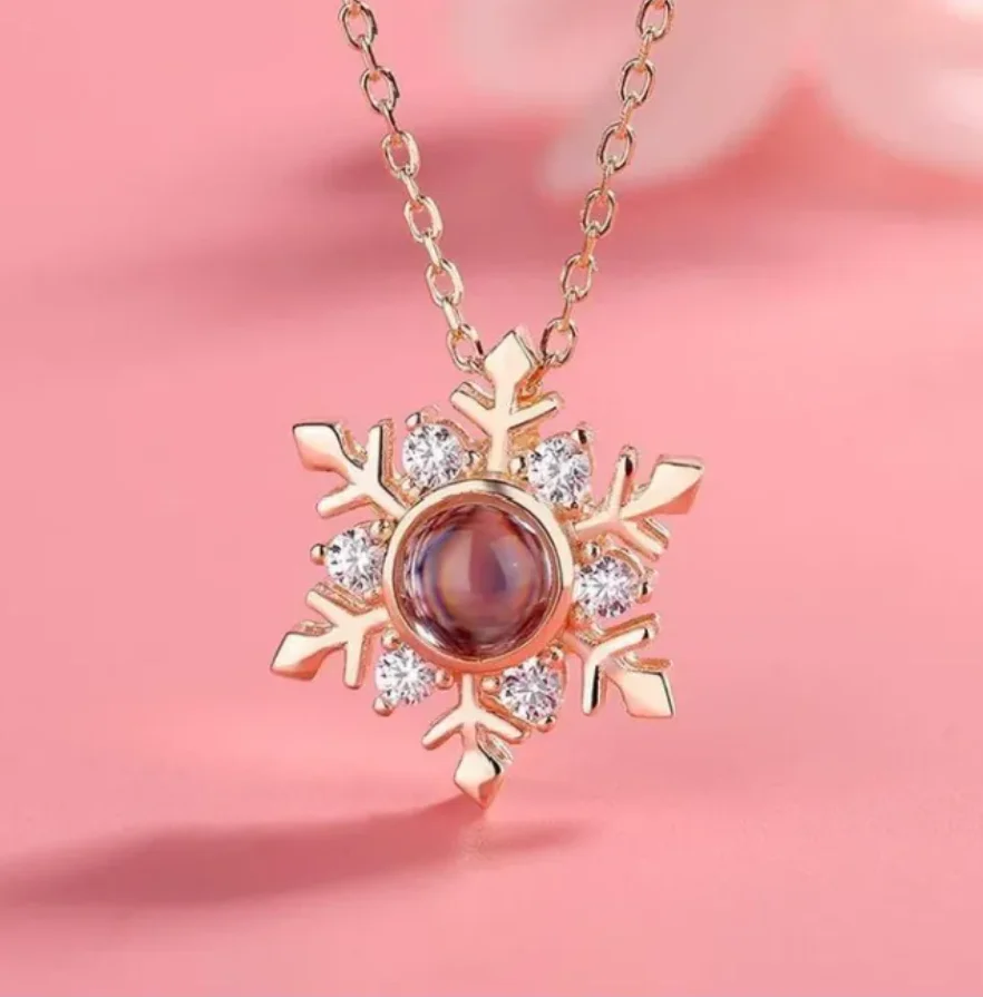 

Winter Snowflake Projection Necklace Customized Photos Intimate Gifts for Lovers and Family Members.