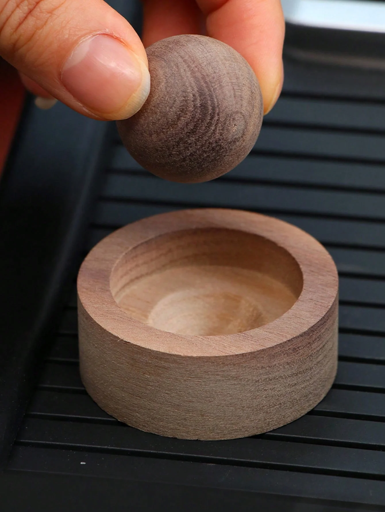 Bola difusora de aroma de madera – Difusor de aroma de madera natural para el hogar, el automóvil, el baño, la oficina – Sin electricidad, sin batería, solo agregue