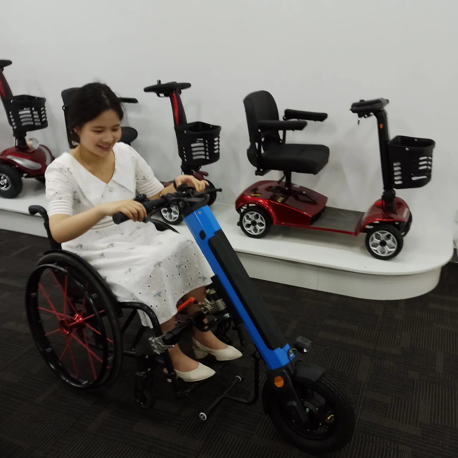Coofull Easy Installation Wheelchair Hand Bike Attachment 36v 12inch Electric Kit for Electric Handcycle Wheelchair Attachment view 4
