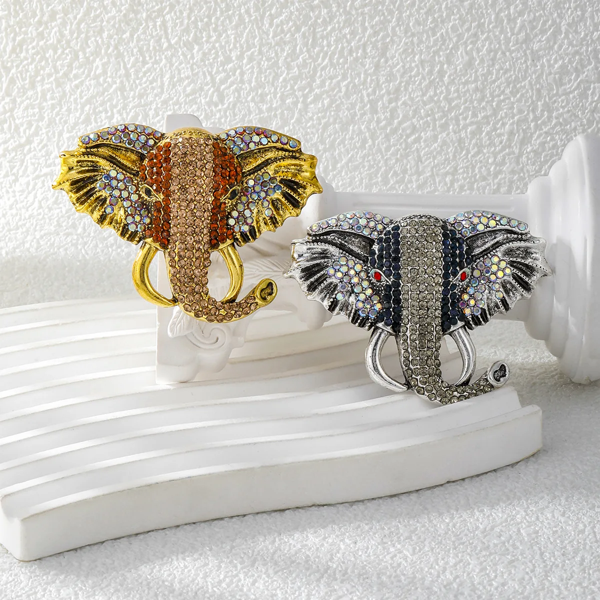 Cross border animal emblem pin, clothing bag decoration, retro palace style diamond inlaid elephant brooch