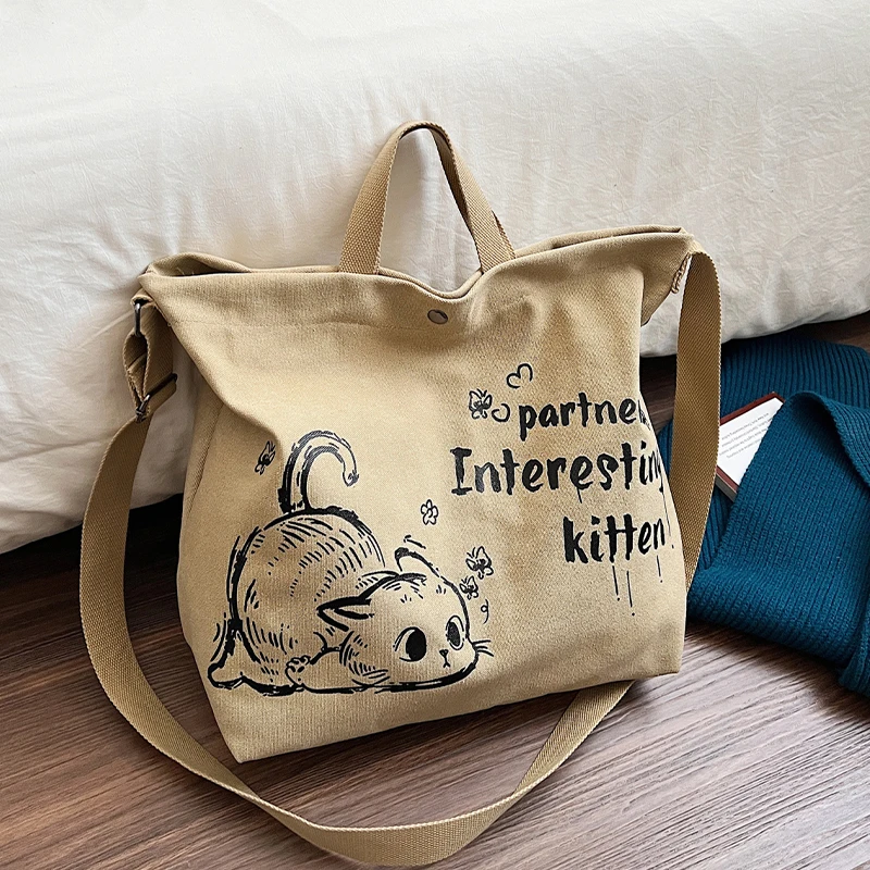 

Женская большая вместительная сумка-тоут, новинка 2025 года, сумка с мультяшным принтом, подростковая повседневная парусиновая сумка-мессенджер, простая большая школьная сумка на плечо