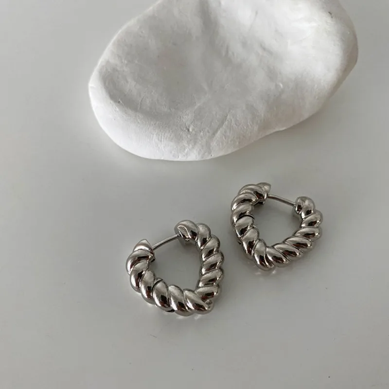 Retro Fashion Hollow Twist Heart Hoop Earrings for Women Charm Simple Gold Color Stainless Steel Hip Hop Rock Jewelry Accessory