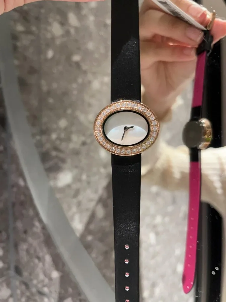 Women Fashion Elegant Quartz Wristwatch Diamonds Round Exquisite Watch Accessories Genuine Leather Strap Office Casual Watchs