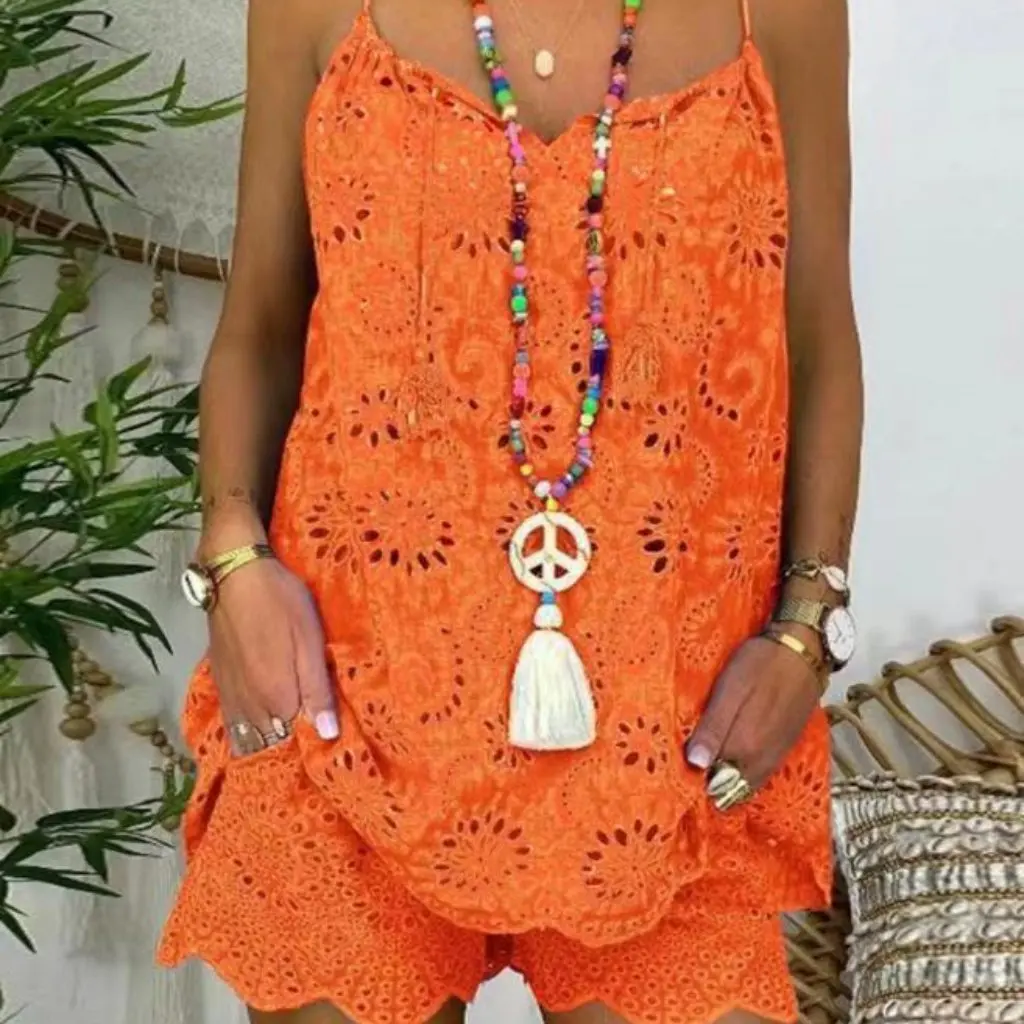 ชุดเสื้อกล้ามแขนกุดผูกเชือกแต่งระบายและกางเกงขาสั้นสำหรับผู้หญิง ผ้าฝ้ายบุซับใน ปักลาย สไตล์ยุโรปอเมริกัน