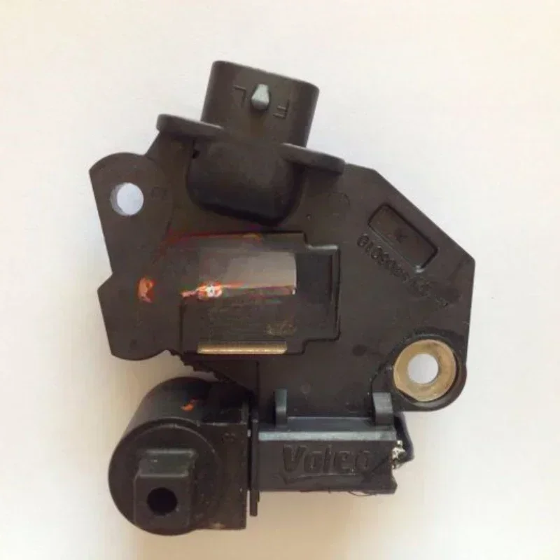 

wholesale price Suitable for Buick Regal Land Cruiser GL8 2.0 2.4 3.0 generator regulator carbon brush Hot sales