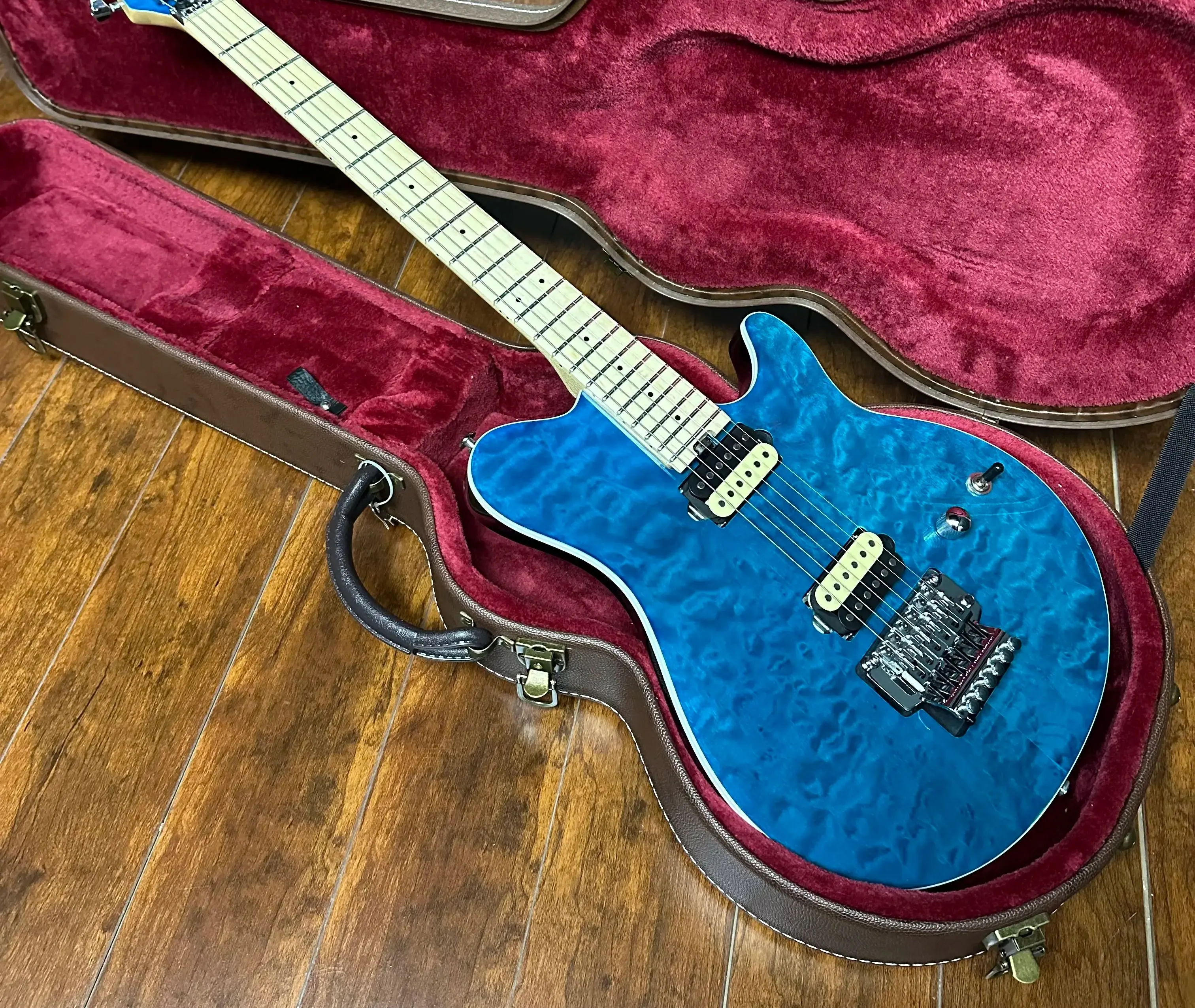 Blue Color water ripple  electric guitar，Maple fingerboard，fast shipping