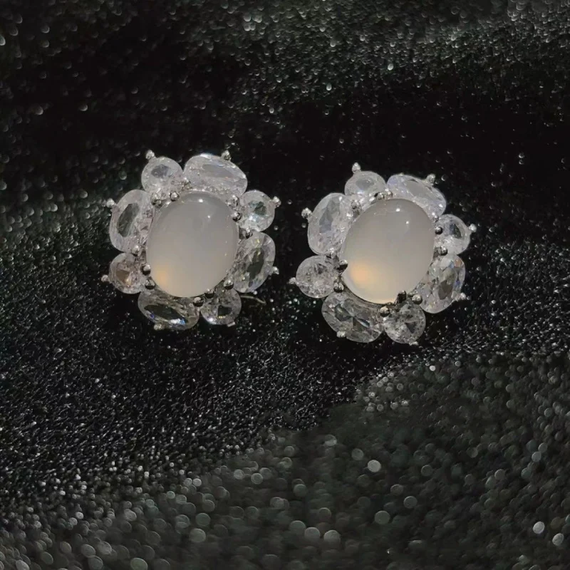 

925Silver needle earrings inlaid with white agate and jadeite, fashionable and versatile