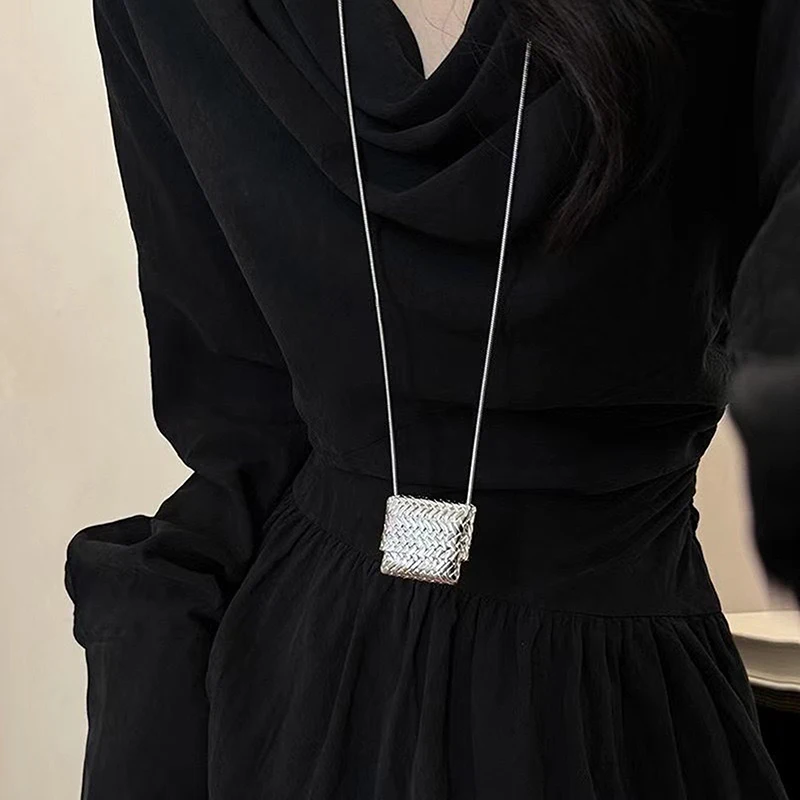 Fashion Creative Retro Mini Woven Bag Pendant Necklace For Women Girls Versatile Long Sweater Chain Jewelry Accessories Gifts