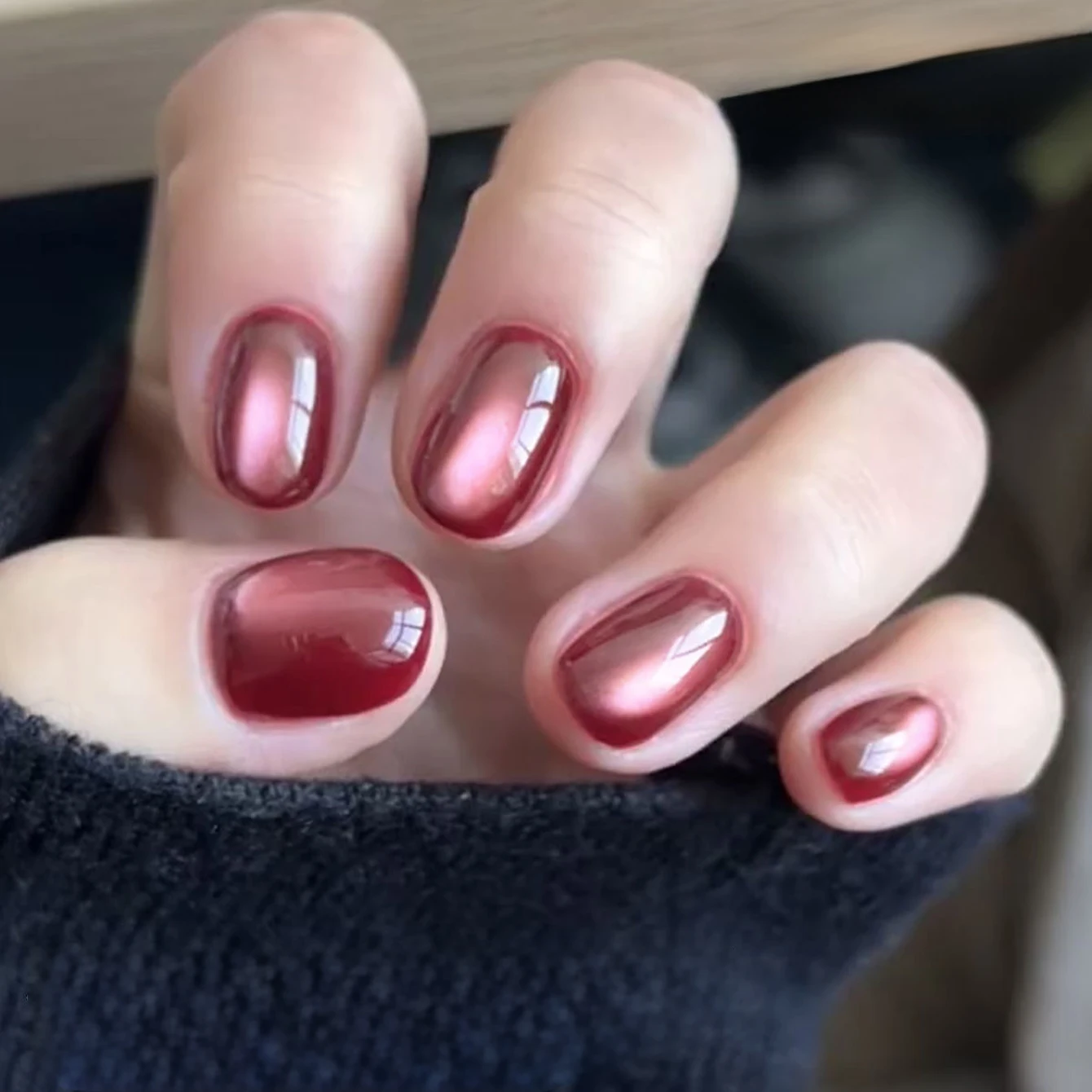 10ML 1pcs Red Nails Autumn Nails Christmas Nails 2025 New Glass Bead Cat Eye Gel Nail Polish Nail Supplies Nail Art