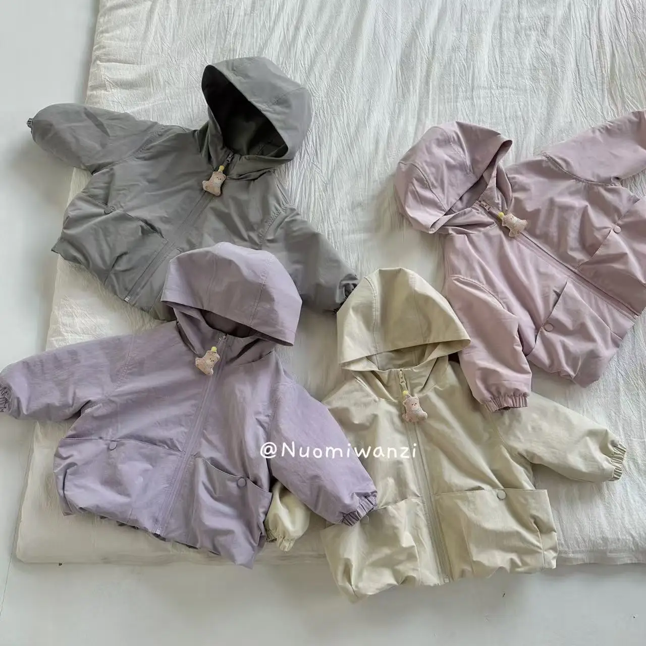 

Children's Clothing 2025 Winter New Children's Hooded Jacket Cute Bear Pendant Children's Clothing Top