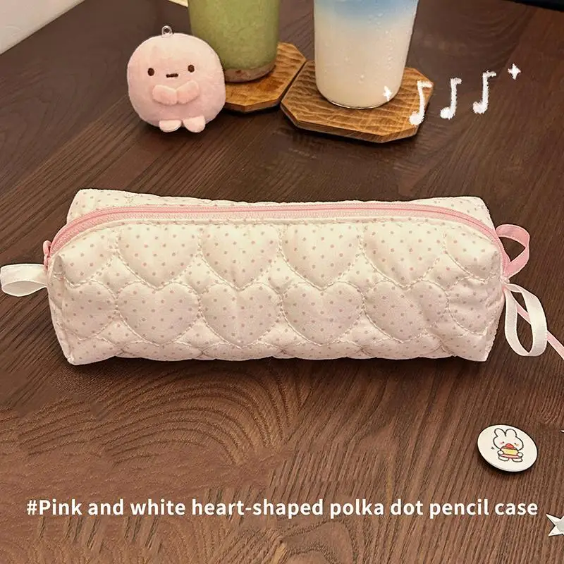 Weiche, gesteppte Federtasche mit schönem Erdbeer-Print und großem Fassungsvermögen, perfekt für Schüler und zur Aufbewahrung von Büromaterial. – Detail 6
