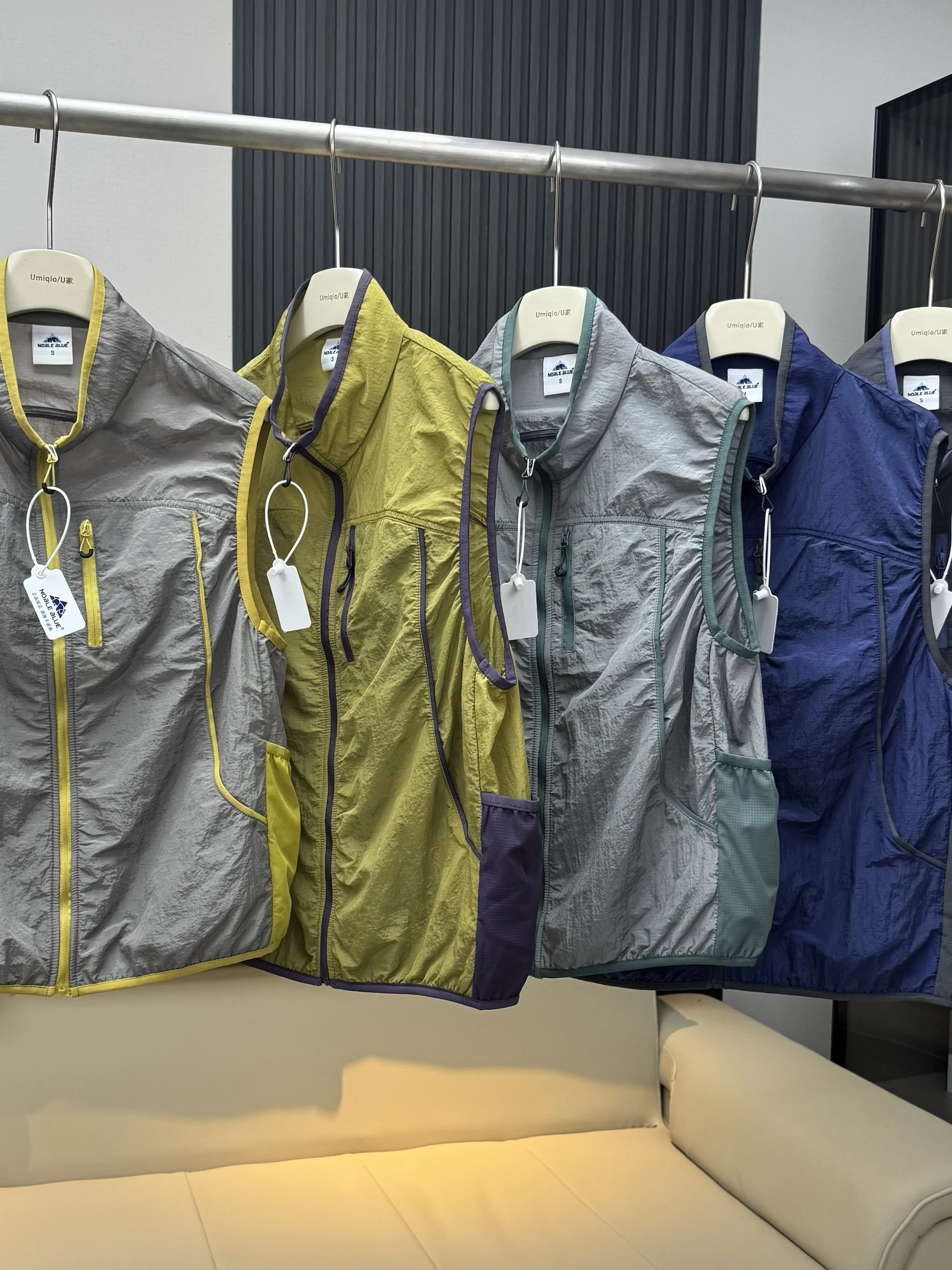 

High-End Cow Goods! Outdoor Men's Cam And Climbing Vest Lightweight Waterproof Qui Dry Staable Vest for Youth Summer