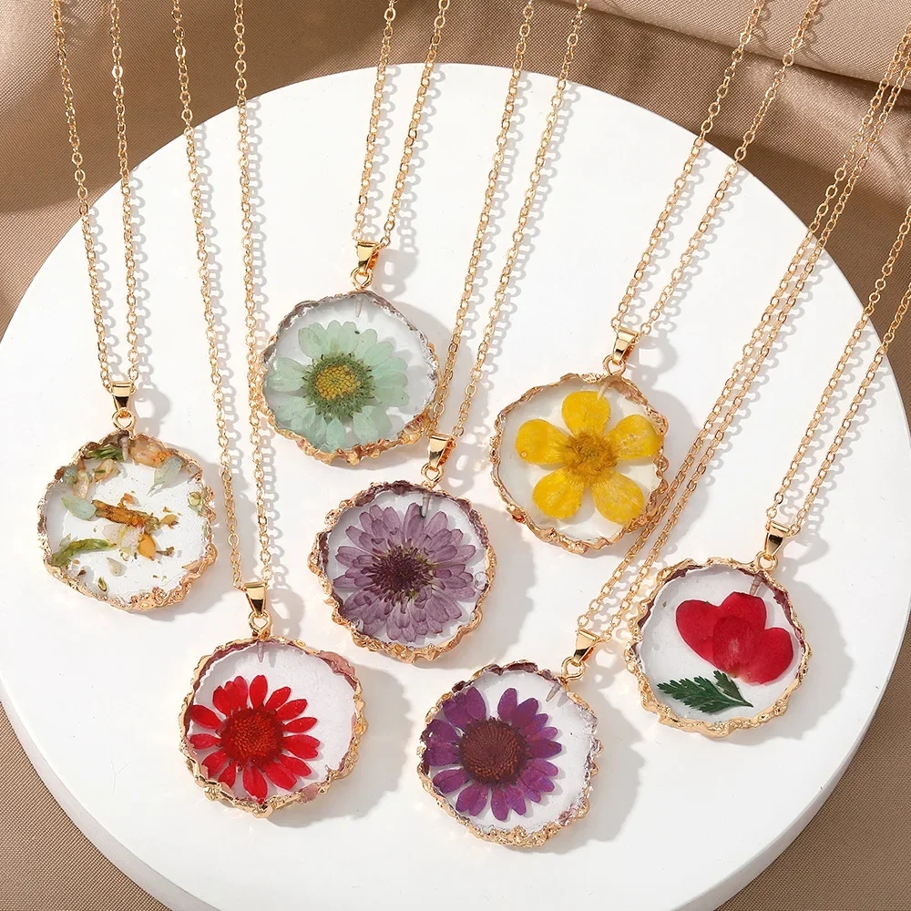 Fresh Natural December Immortal Flower Necklace Transparent Drip Glue Countryside Style Daisy Carnation Flower Pendant Jewelry