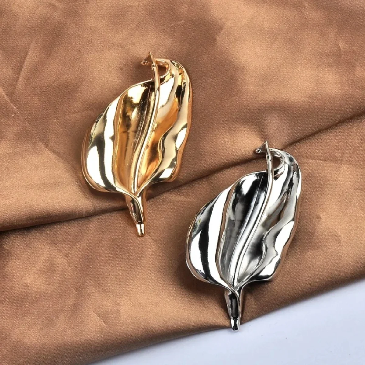 

Leaf Brooch Versatile for Women Style Irregular Iris Flower Leaf Brooch Fashionable Clothing Jewelry Accessories Girl