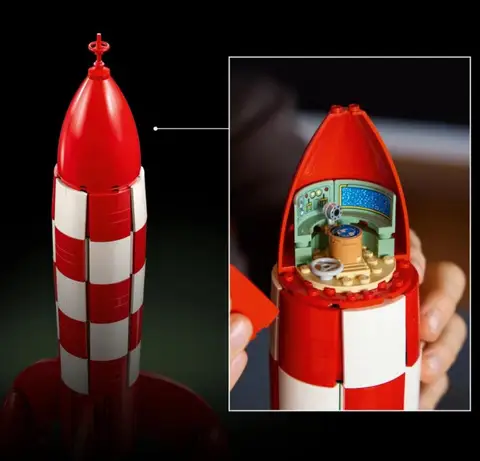 Moon Landing Site Building Blocks Space Exploration Scene Model Bricks Toys for Adult with 5 dolls  Christmas gift