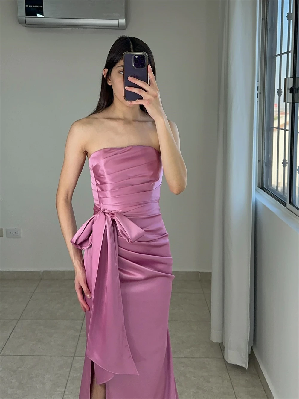 Customized Luxury Satin Evening Dresses Modern Strapless Sleeveless Celebrity Gowns Exquisite Sweep Train Special Occasion Gowns