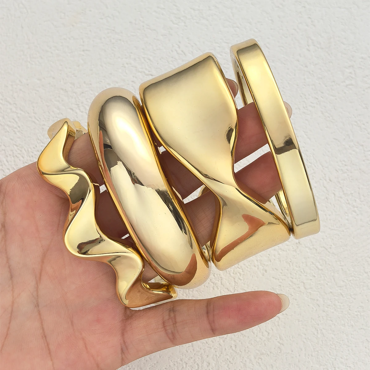 4-teiliges Vintage-Armreif-Set im alten Münzstil aus Kunstharz in Goldfarbe für Damen, Boho-Schmuck für den Alltag und Partys, Geschenk, Neu – Detail 3