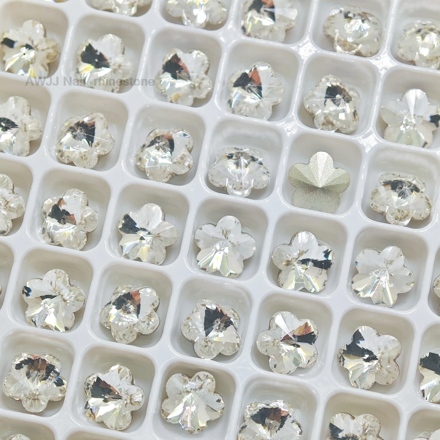 6 mm Blumen-Strasssteine mit spitzem Boden, zum Aufkleben, Dekoration, funkelnd, hochwertig, für Nägel, Kleidung und Heimwerkerarbeiten