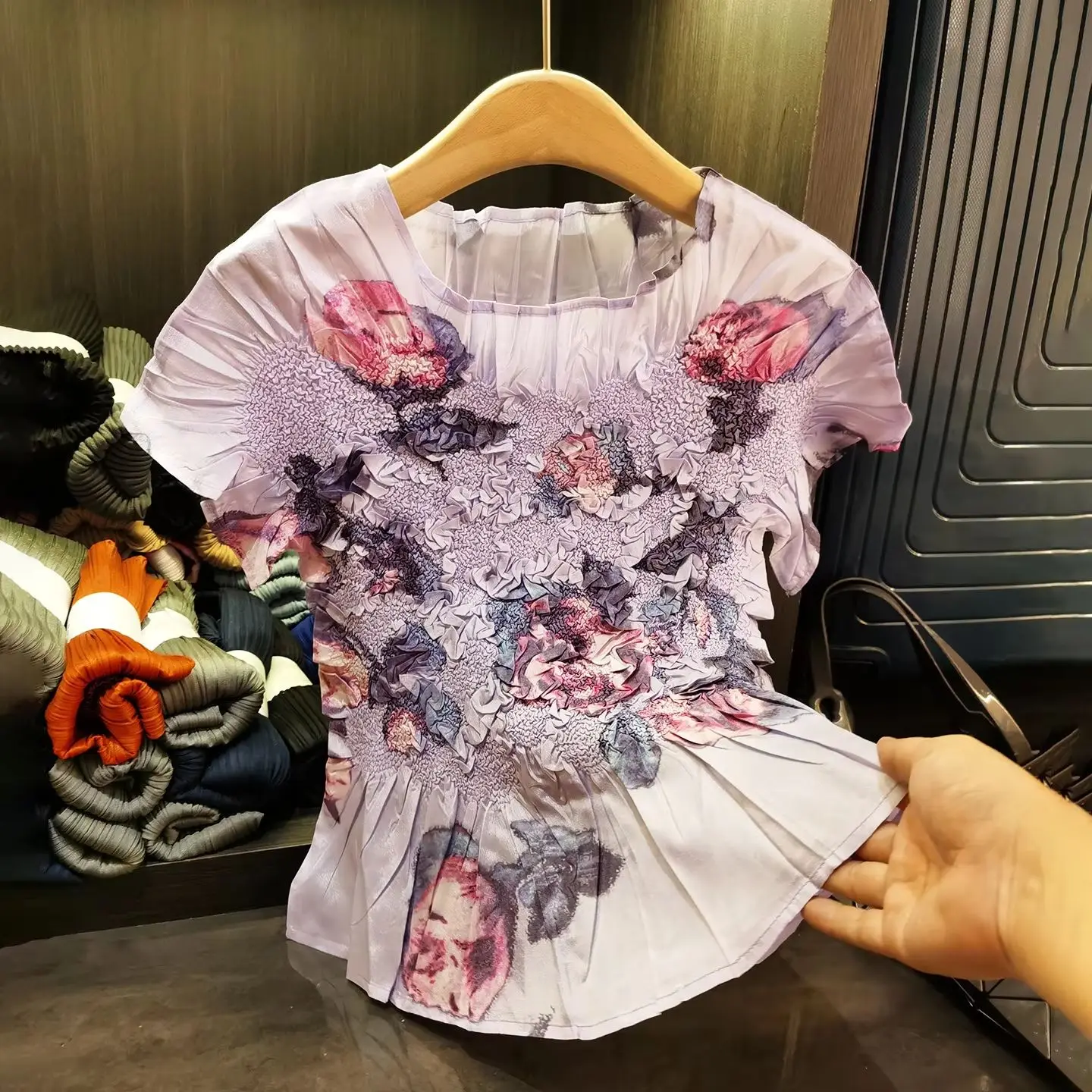 

Miyake New Summer Elegance Rose Printed Top Premium Design Pleated Gentle and Skinny Pleats Versatile Short Sleeve T-Shirt