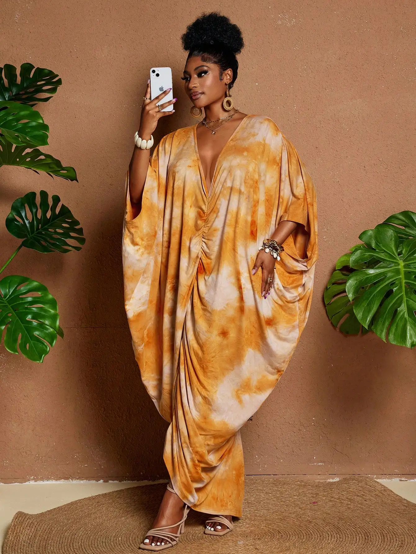 

Платье макси с V-образным вырезом, рукавами-летучая мышь и эффектом тай-дай для полных фигур