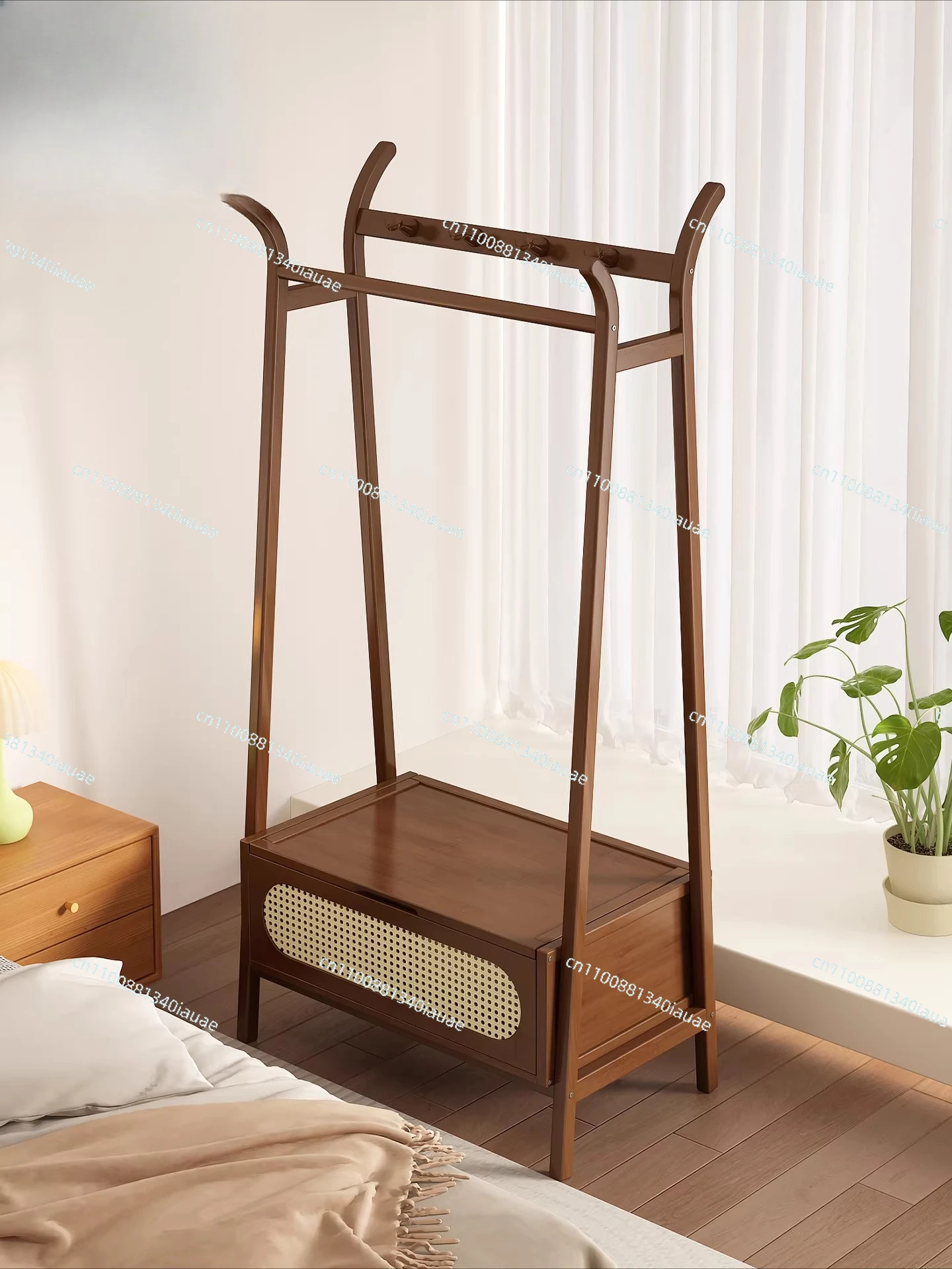 

Напольная вешалка для одежды от пола до потолка, для спальни, с дополнительной сеткой для хранения вещей