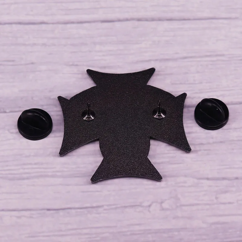 Cross Skull Brooch Winged Gothic Badge Black White Formal Hat Enamel Pin Fashion Collar Accessories Halloween Decoration Gift
