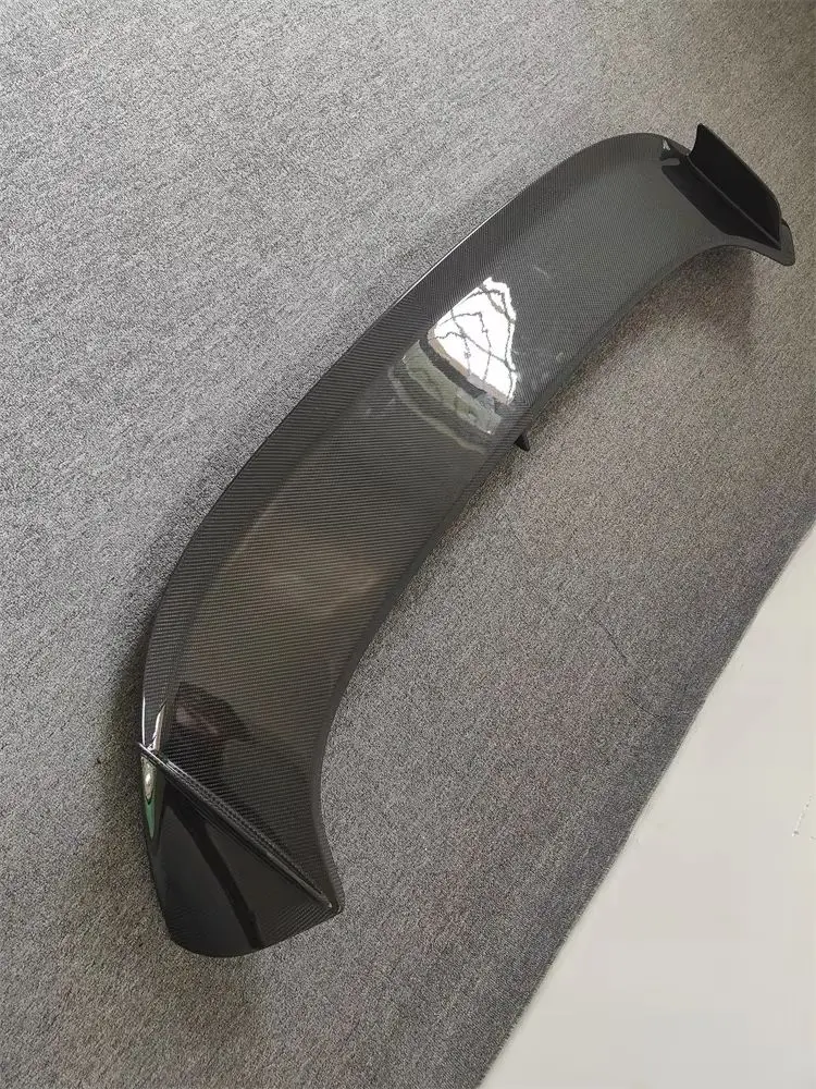 

Suitable for Ferrari F8 Tributo Spider modified car accessories, PK style carbon fiber rear spoiler, car tools