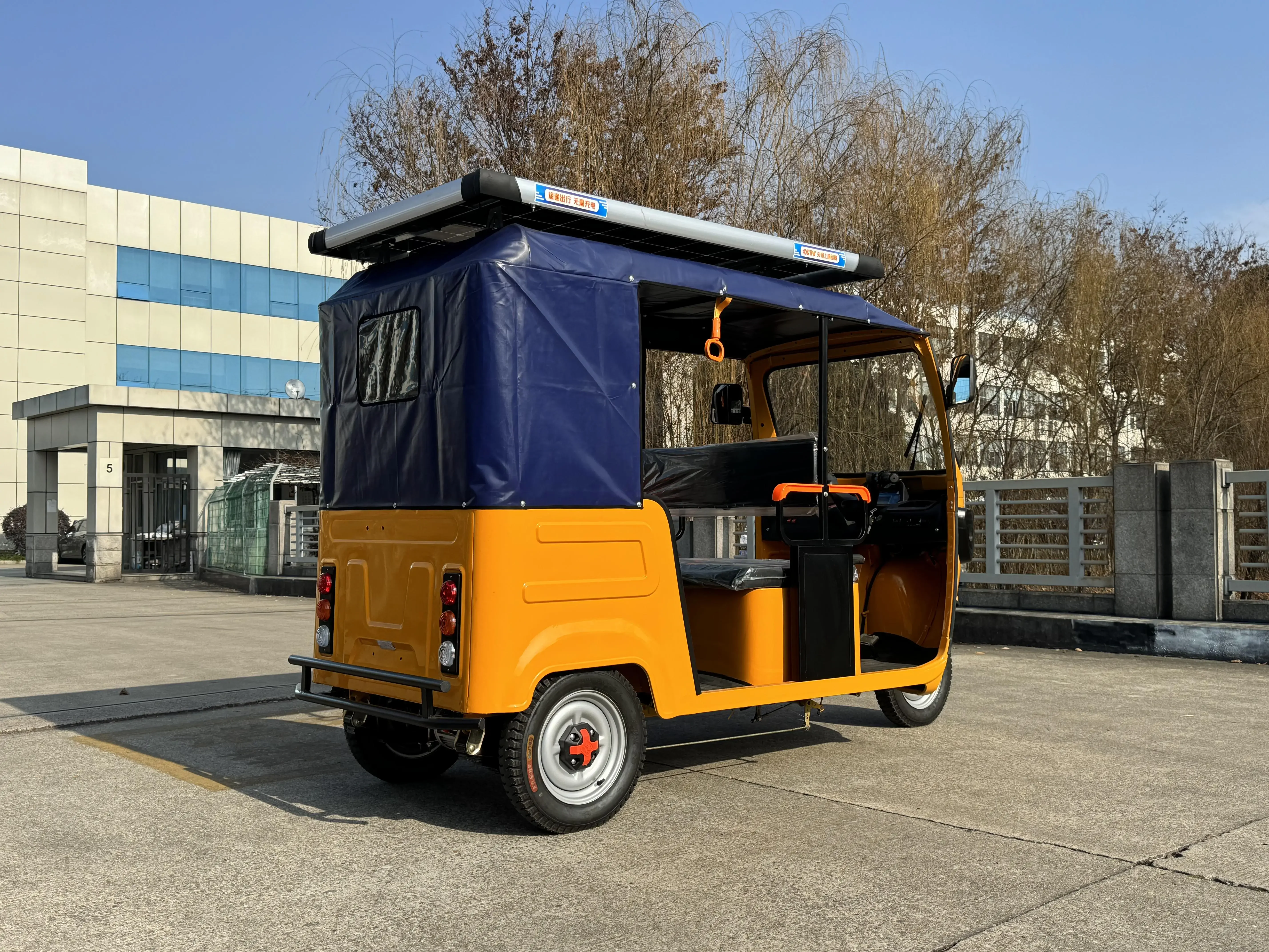Factory Direct Electric Tuk-tuk, 3 Wheels Passenger Tricycle for Public Transport