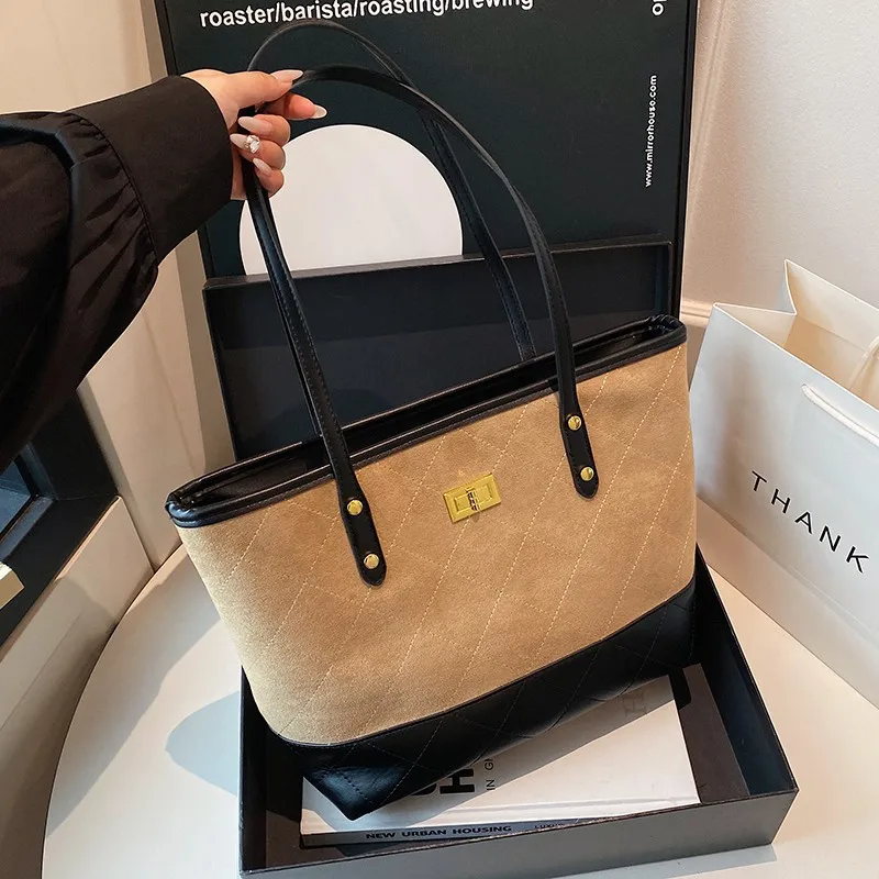 

Stylish Ladies Crossbody Bag And Shoulder Bag Combo - Genuine Leather Fashionable Messenger Style From Famous Designer