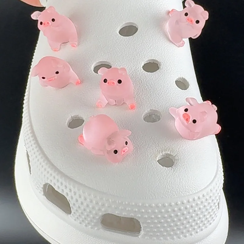 

Fashion Noctilucent Shoe Charms Set Accessories Hole Shoe Buckle Cute Cartoon PigDIY 3D Shoes Decorations Kid Party Girls Gift