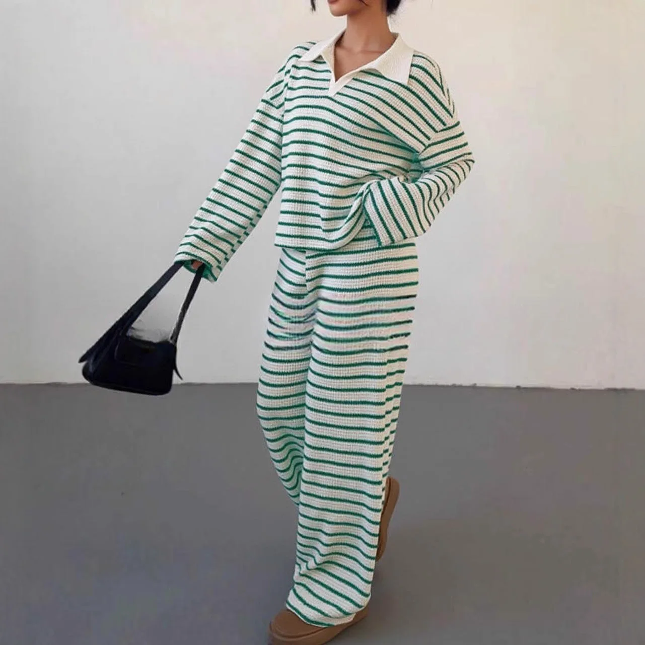 ชุดเซ็ตสองชิ้น เสื้อถักพิมพ์ลายแฟชั่นใหม่ + กางเกงขายาวทรงกว้าง ชุดลำลองสำหรับผู้หญิง ฤดูใบไม้ร่วง เสื้อและกางเกงลายทางทรงหลวมสำหรับผู้หญิง