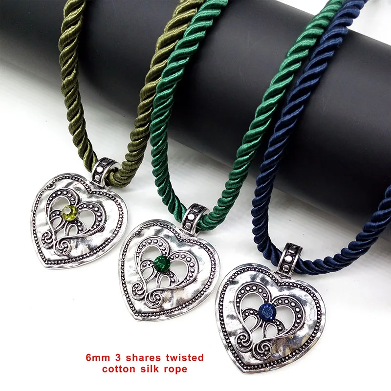 Fashion Vintage Austrian Carved Edelweiss Flowers Necklaces Women Men Lucky Heart Shape Lanyard Pendants Jewelry Wholesale