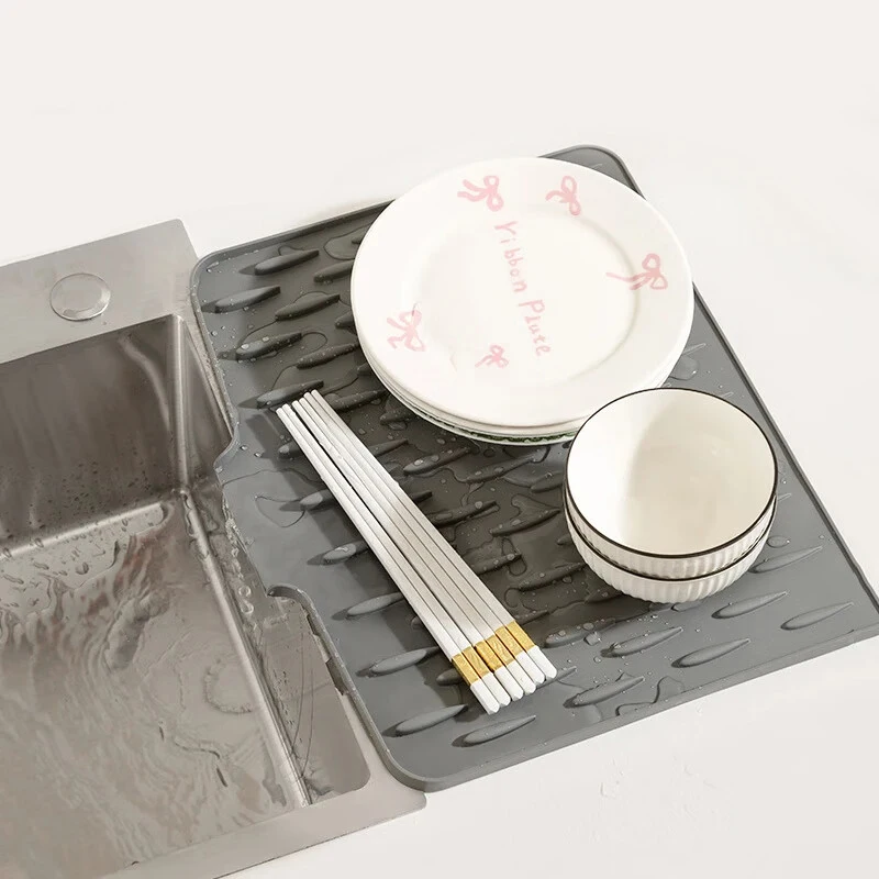 

No Spill Silicone Worktop Saver Heat Resistant Drainer Mat Multi-Function Countertop Protector for Kitchen Sink