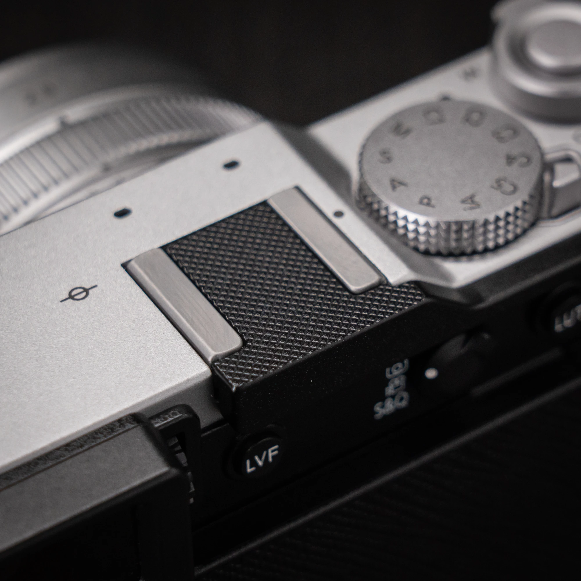 Aluminium-Metall-Handgriff für Panasonic LUMIX L10 Kamera, ergonomisch gestaltet. – Detail 4