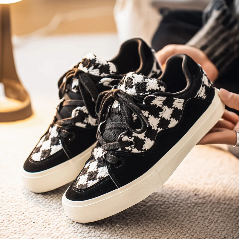 

DAWSRi Men’s Stylish Sneakers – Modern Design with Comfortable Fit and Bold Color Contrast