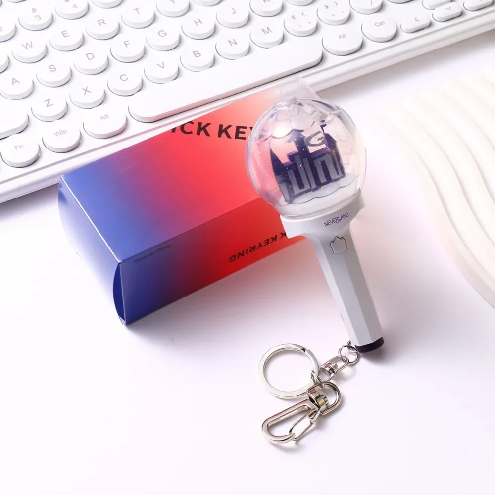 حار Kpop GIDLE عصا إضاءة صغيرة سلاسل المفاتيح الإبداعية القلعة VER 2 أضواء Keyrings حقيبة قلادة مفتاح Tings المشجعين مجموعات الهدايا #5