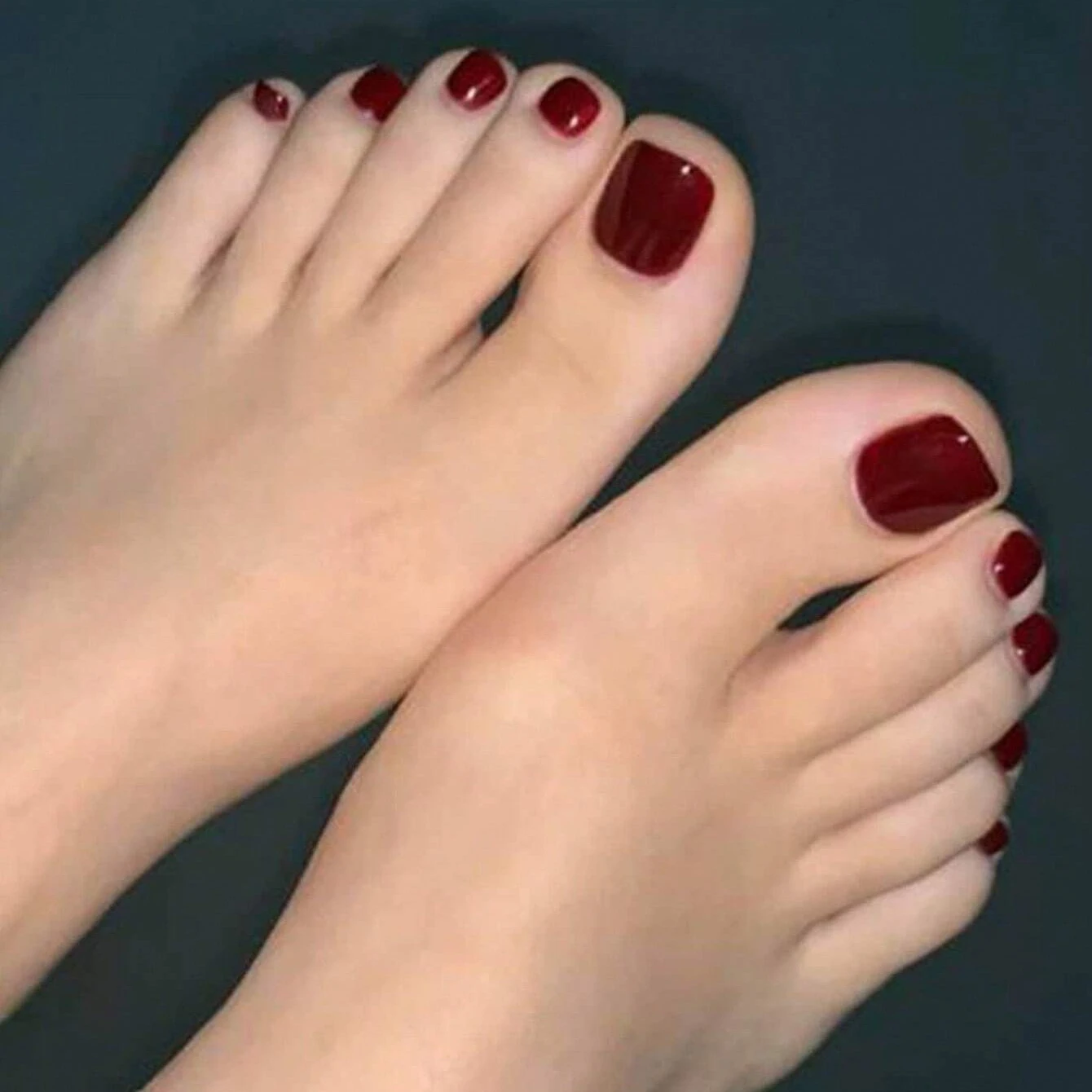 24 قطعة بلون مربع أظافر وهمية ماتي ضغط أظافر قصيرة أكريليك أظافر وهمية اصطناعية شاملة أظافر النبيذ الأحمر