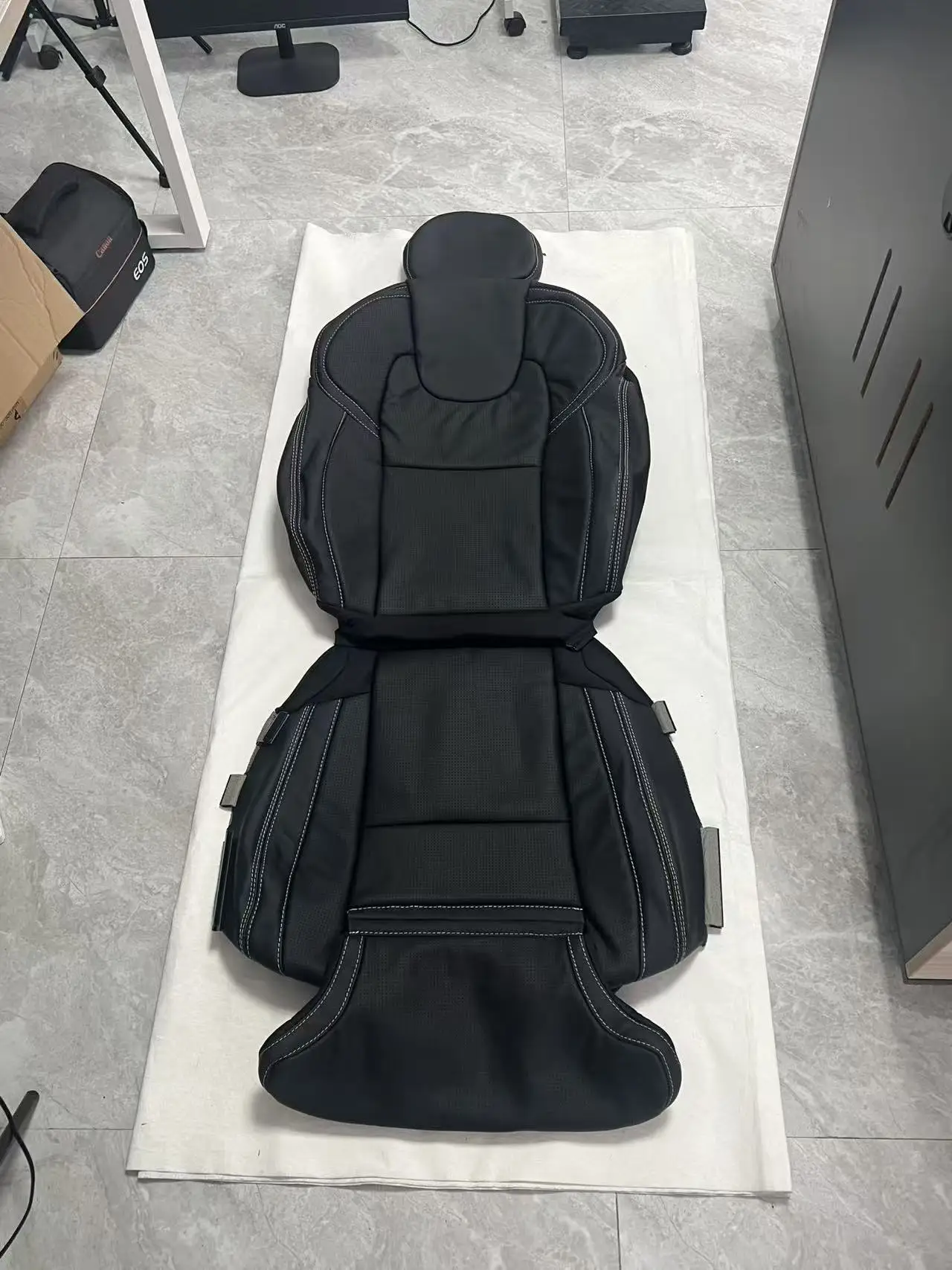 

Suitable for XC90 2018 driver's seat leather cover