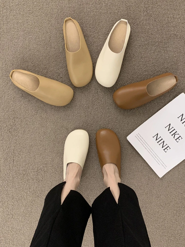 Women's Soft Leather Slip-On Mules Comfortable Summer Fashion Head Covering Half Slippers Casual Flat Heel round Toe Solid Color