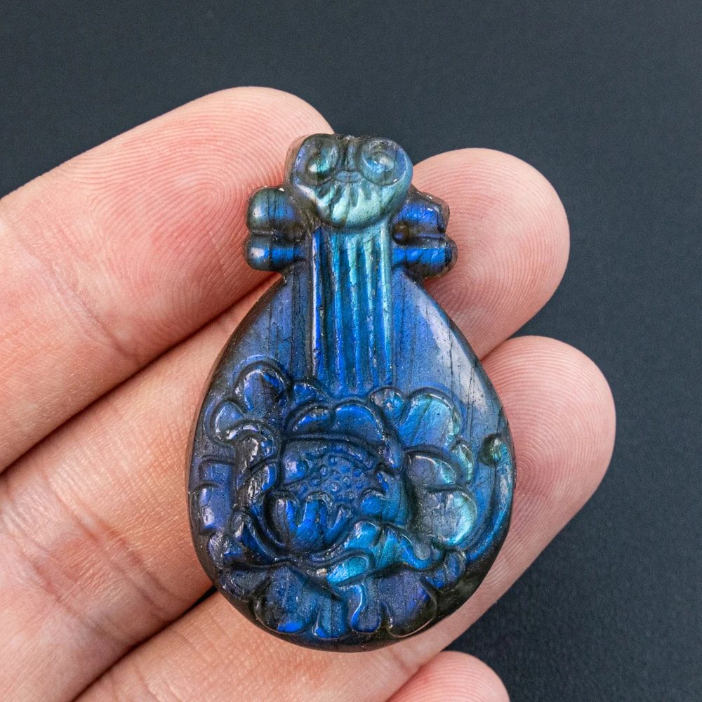 

1Pcs Mystic Flash Labradorite Pendant Lute Shapes Blue Flash Semi-Finished Beads for Bohemian Necklace Making 42X27X10MM