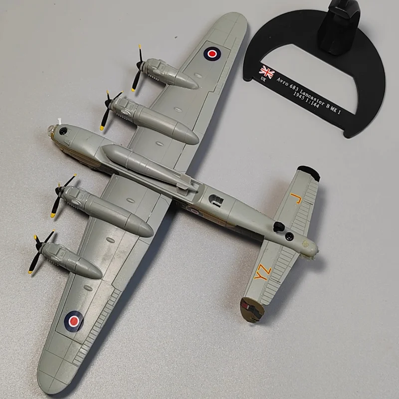 Diecast Scale 1/144 British Air Force Lancaster Bomber Model Alloy Simulation Aircraft Collection Display Decorative Gifts