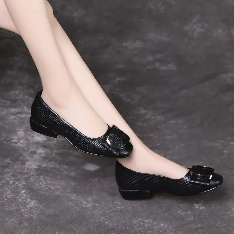 Soft Leather Single Shoes with Soft Surface for All Seasons, Low Heel and Thick Heel Design