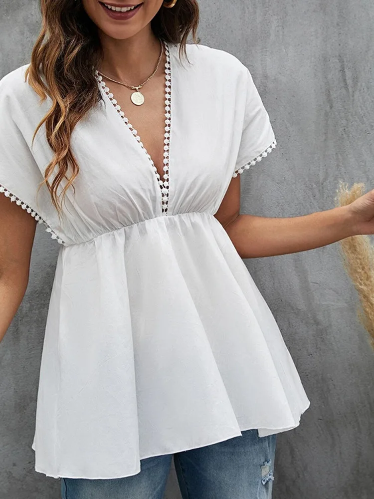 เสื้อยืดทรงหลวมสไตล์สตรีท สีขาว ดีไซน์เรียบหรู สวมใส่สบาย เหมาะสำหรับผู้หญิงในช่วงฤดูร้อน