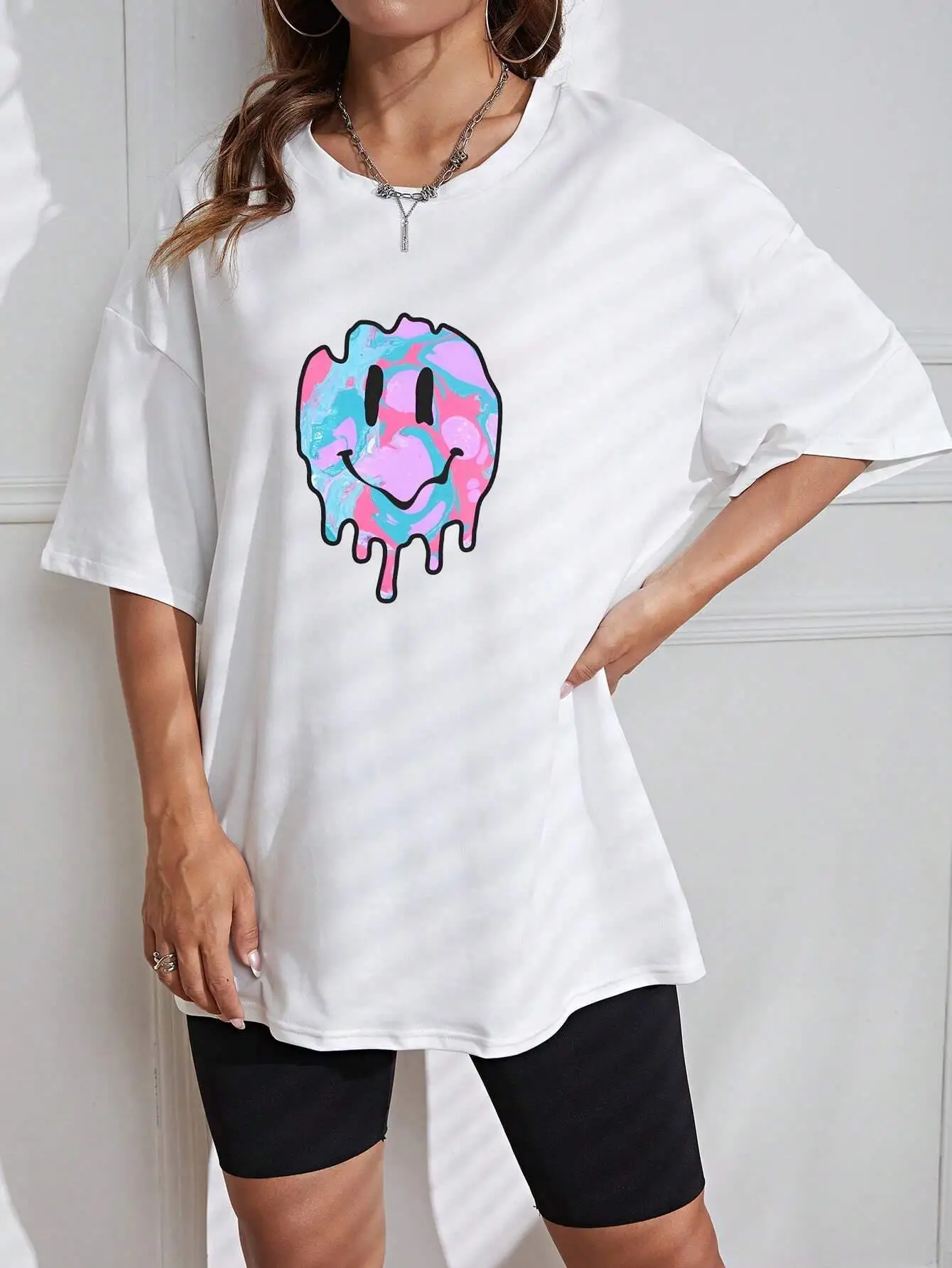 Graffiti Design Looks Happy Personality Graphic Female T Shirt Street Hip Hop Clothing Cool Cotton Tee Top Fashion Casual Tshirt