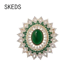 SKEDS High-end Smeraldo Strass Spille rotonde Distintivi per le donne Uomini Moda Elegante Lady Exquistie Festa di nozze Pin Gioielli