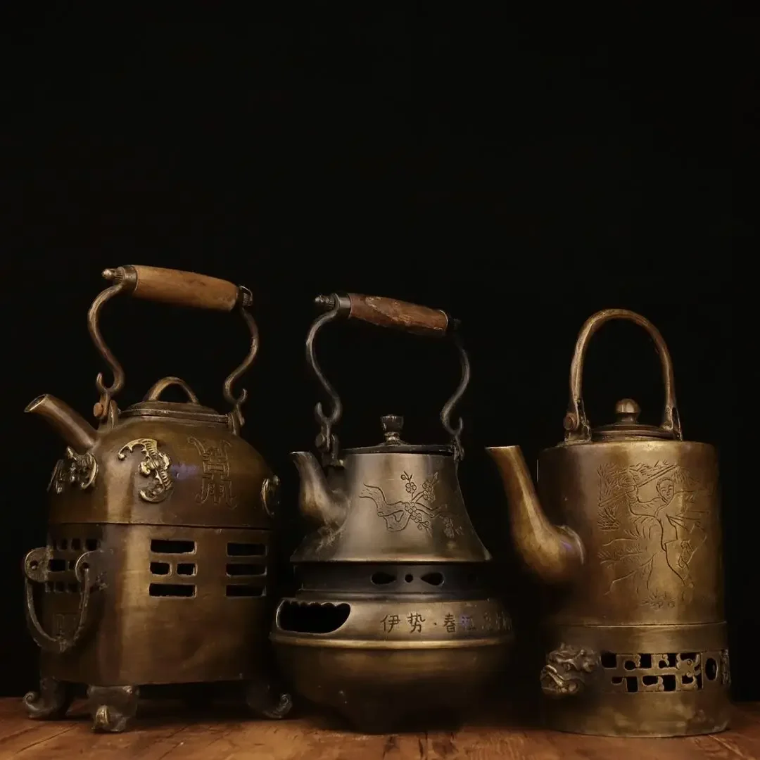 Fine antique collection of charcoal fire stoves, three types of warm wine pots, old copper teapots, and home decorations