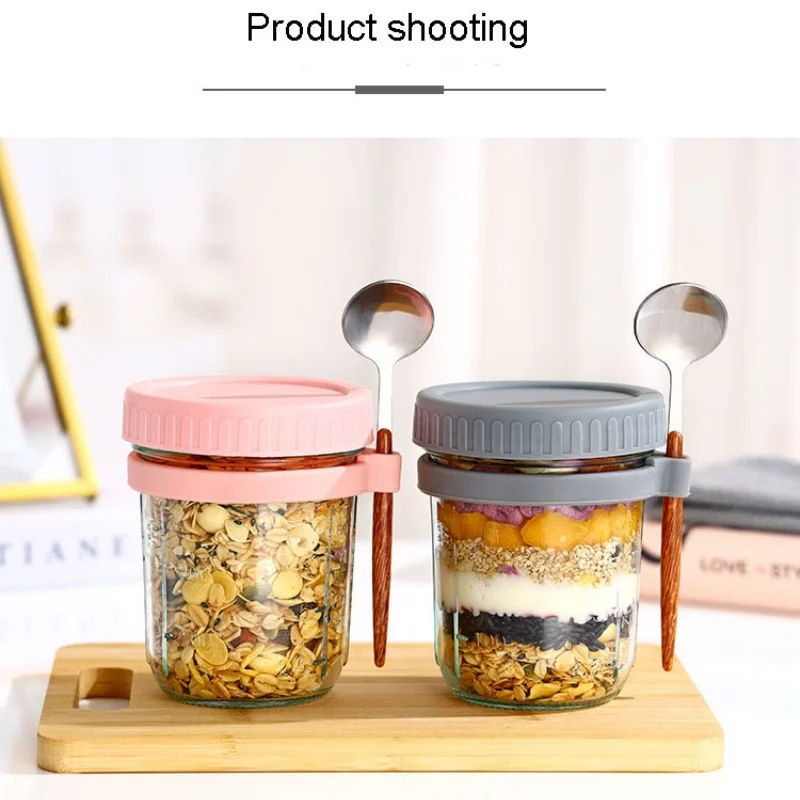 High-value Oat Cup Transparent Glass with Lid and Spoon, Good Sealing with Scale , Simple and Multi-color Optional Breakfast Cup