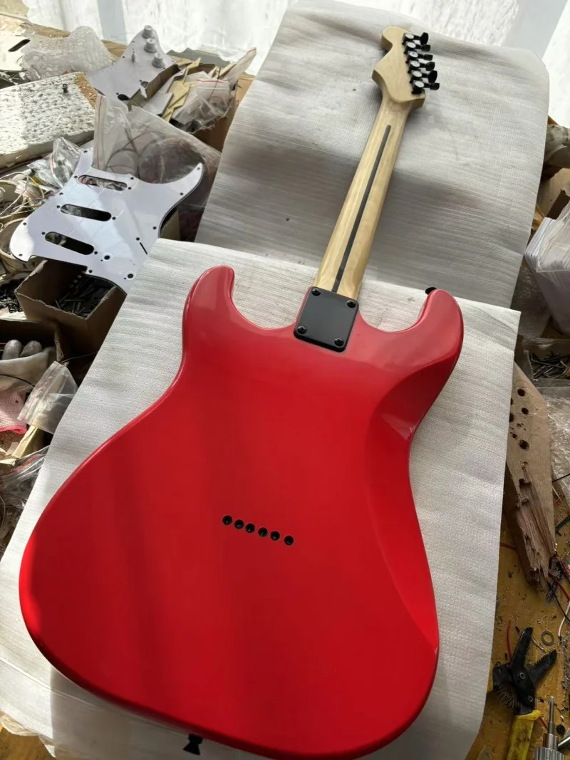 Big red 6-string electric guitar,Rosewood fingerboard,Black hardware,Fixed bridge,Solid wood quality,Free delivery