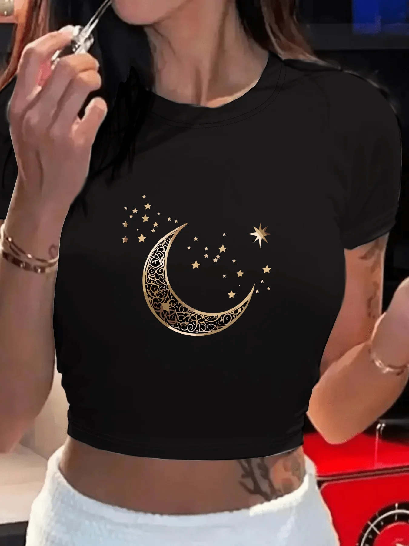 Women'S Black Crop Top T-Shirt with Golden Crescent Moon Stars Print Sleeve Round Neck Casual Summer Fashion Women Clothing