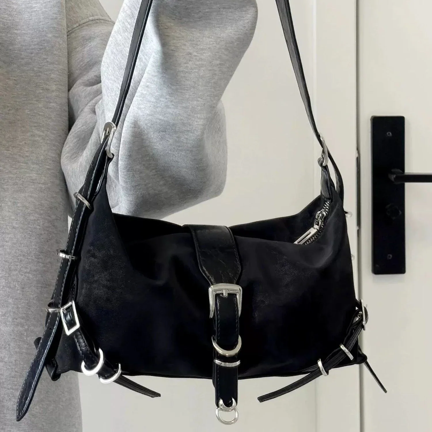 

Korean Retro Y2k Harajuku Style Shoulder Bag Underarm Bag Large Capacity Storage Bags Women's Bag Women Handbags Purse